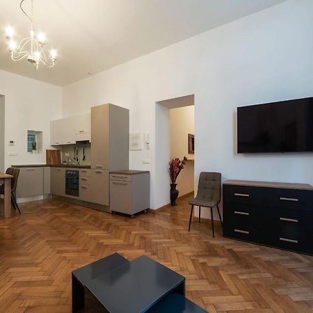 Cs Termini Nazionale Apartments Rome Bagian luar foto